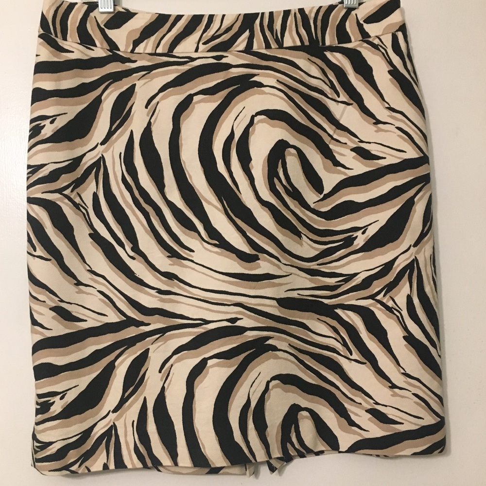 Ann Taylor Loft skirt. Sz 10 Black, off white, tan